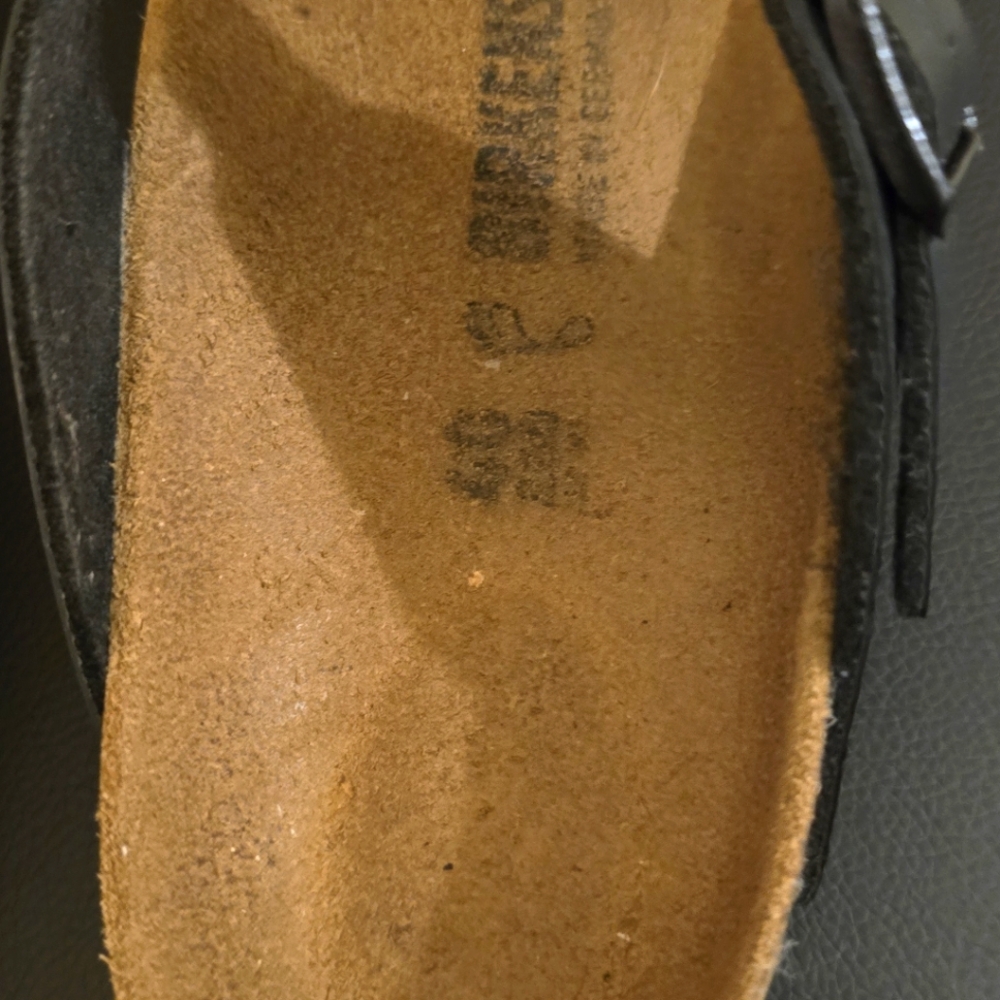 Birkenstock Black and Tan Gizeh Sandals - Picture 5 of 5